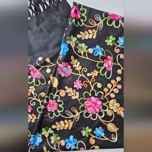 EMBROIDERED SCARF - Picture 3 of 6